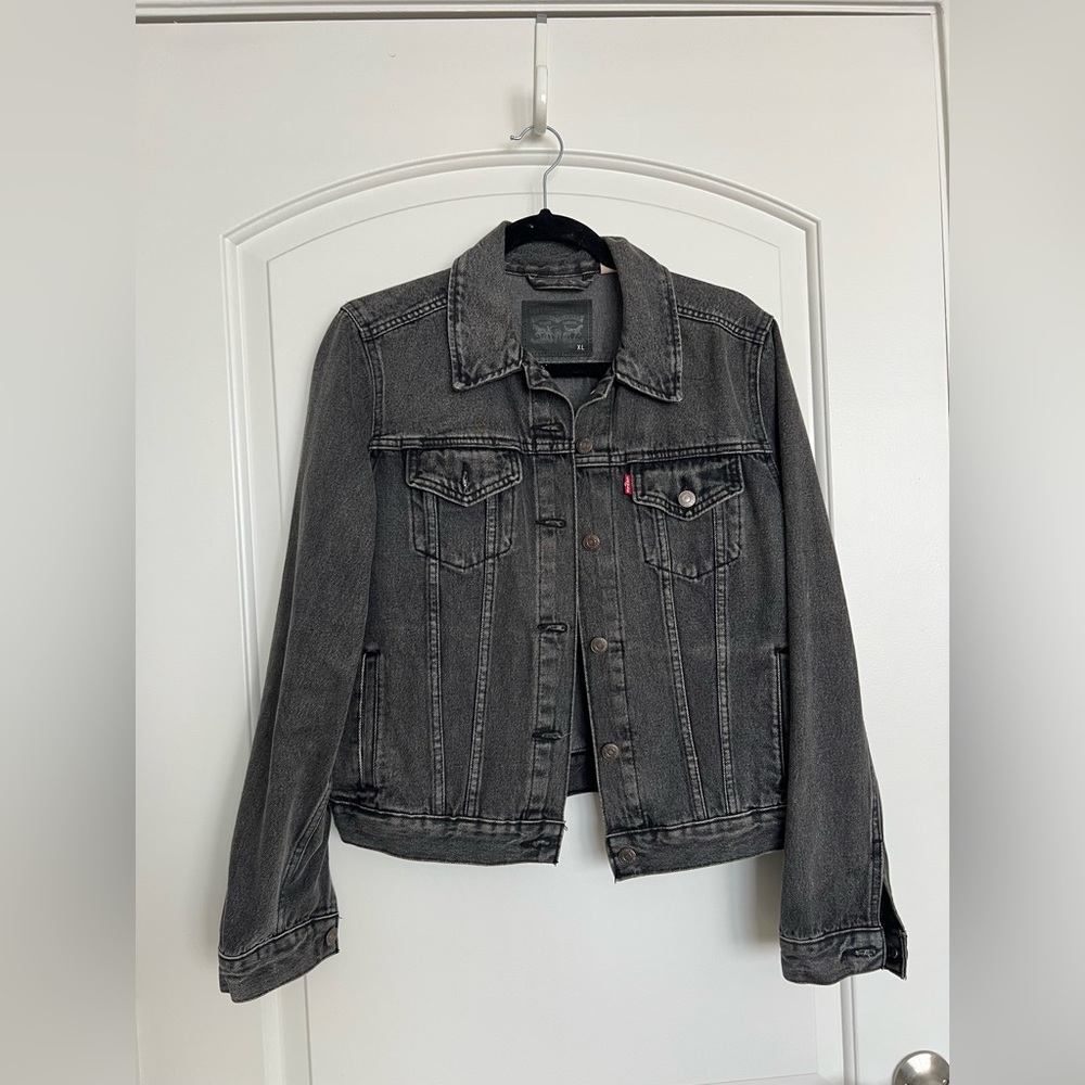 Levi’s black denim jacket